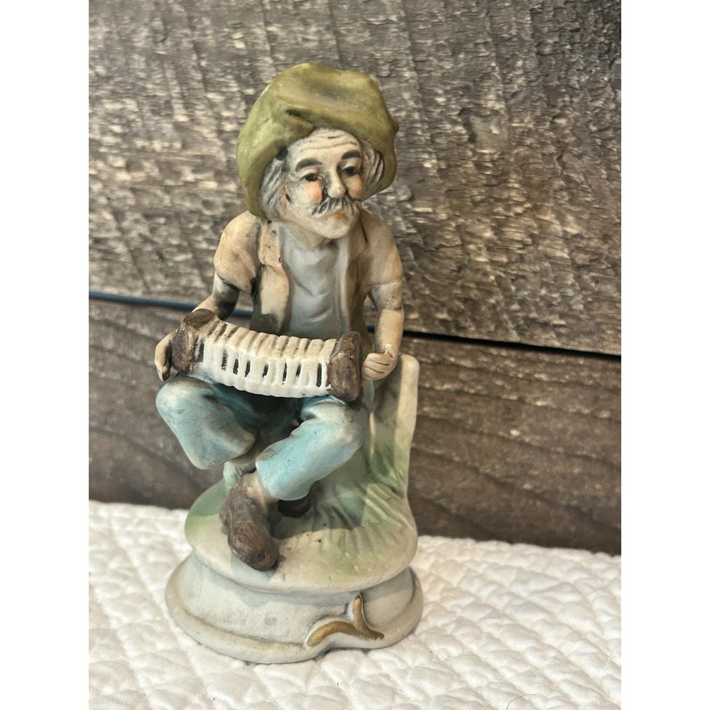 Vintage Ceramic Figurine - Elderly Man Plane The Accordion‎